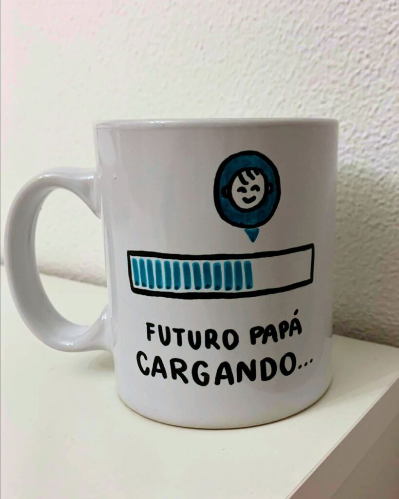 Taza personalizada con la frase "futuro papá cargando"