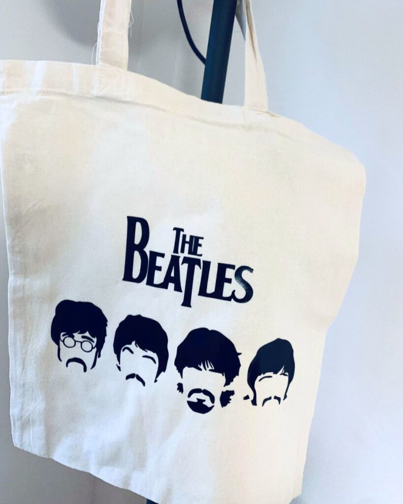 bolsa de tela tote bag con diseño estampado de los Beatles