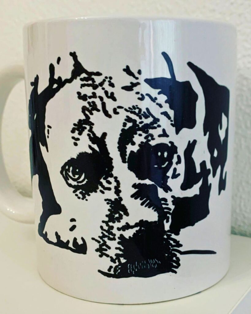 taza personalizada con foto de perro tumbado